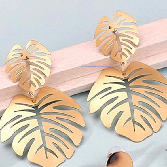 Jewelry - •Big Gold Drop Leafs•